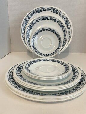 Vtg Corelle Old Town Blue Onion 12 pc Set - 4 Dinner 4 Lunch & 4 Saucers